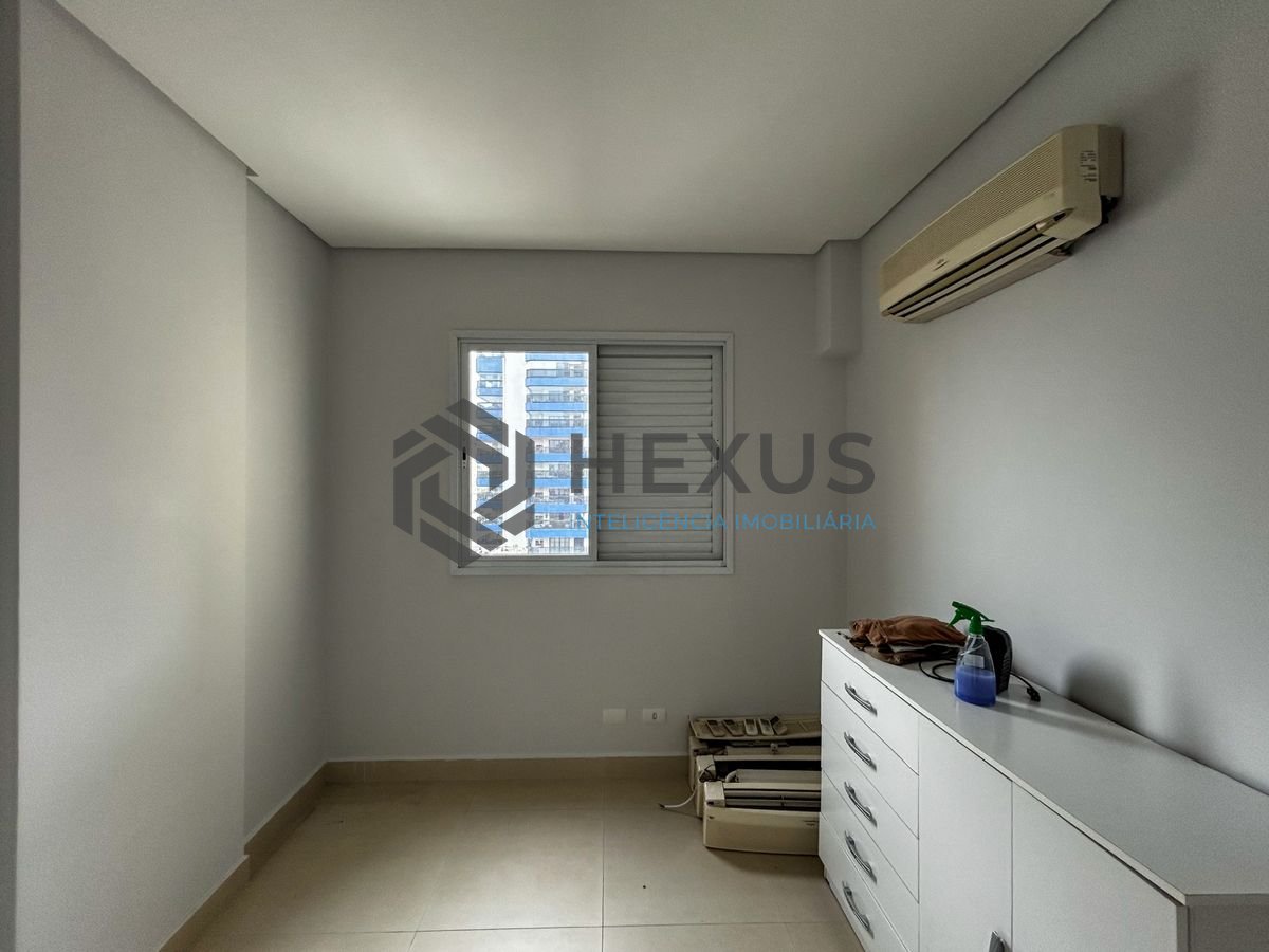 Foto 13 de Apartamento com varanda e lazer a 300m da praia na região da Brunella na Enseada, Guarujá