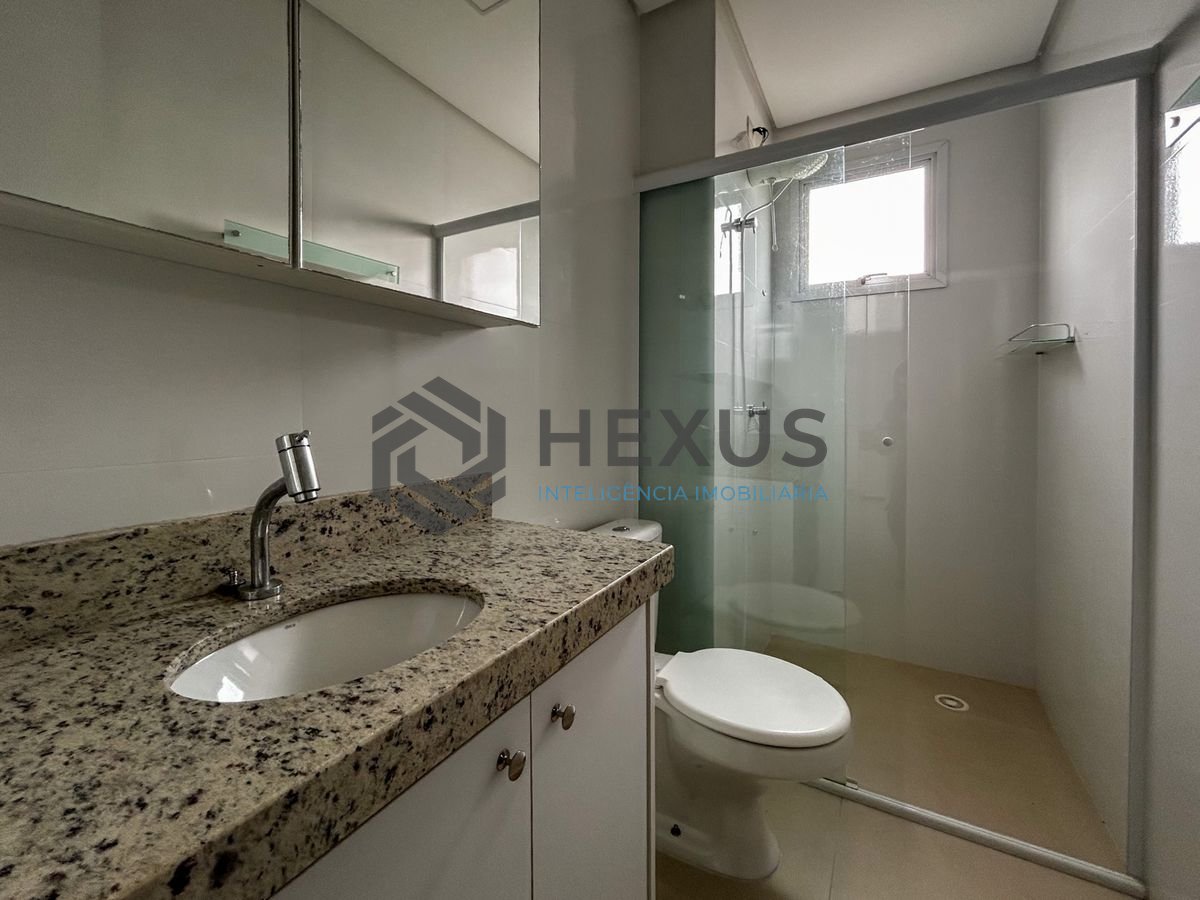 Foto 12 de Apartamento com varanda e lazer a 300m da praia na região da Brunella na Enseada, Guarujá