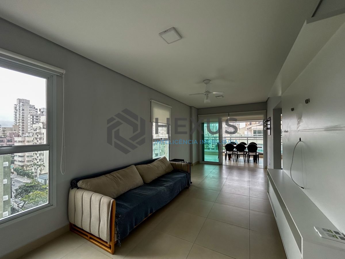 Foto 6 de Apartamento com varanda e lazer a 300m da praia na região da Brunella na Enseada, Guarujá