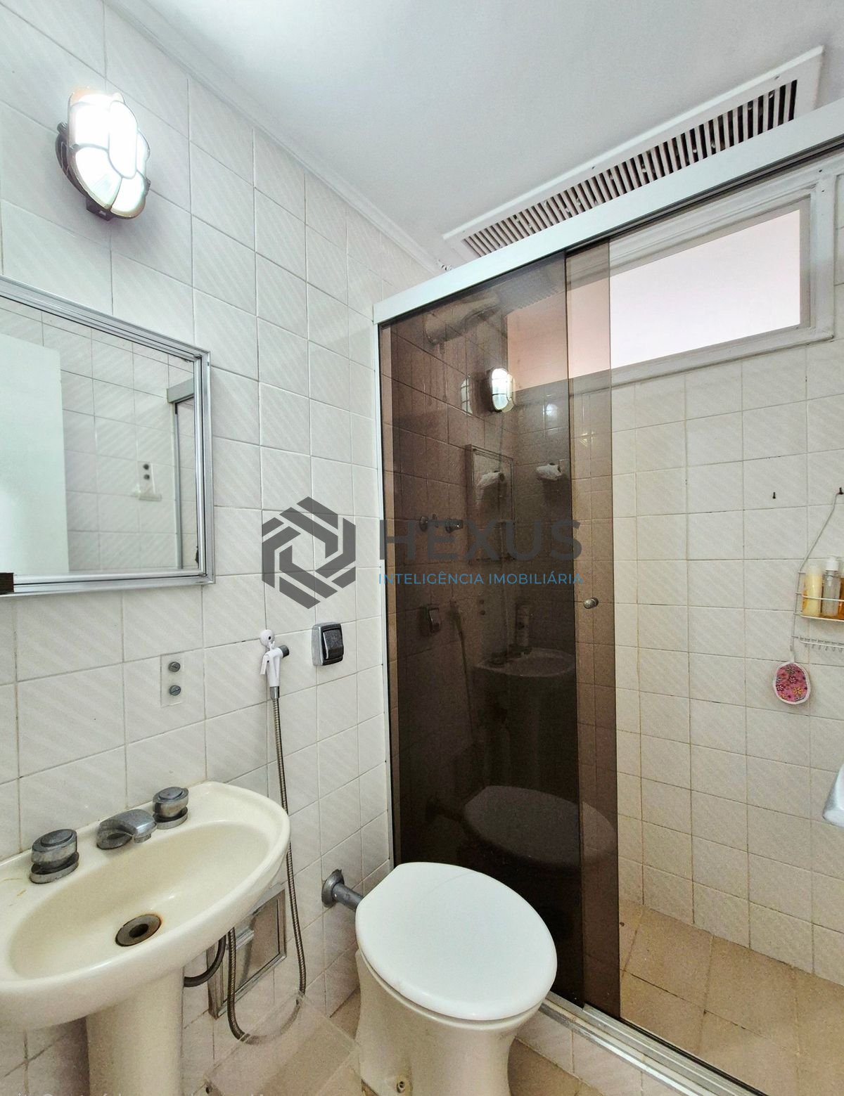 Foto 7 de Apartamento com varanda vista mar a 1 quadra da praia nas Pitangueiras, Guarujá
