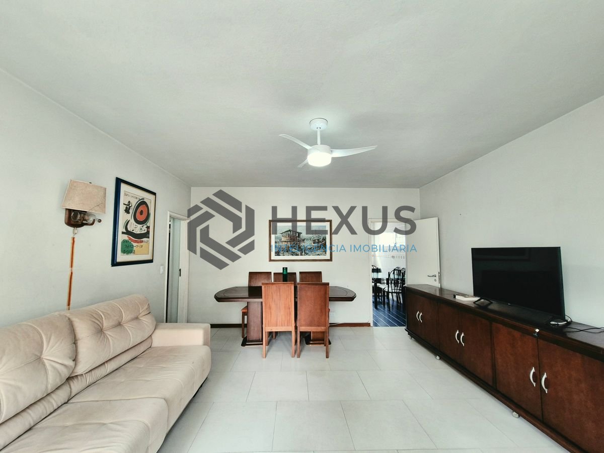 Foto 3 de Apartamento com varanda vista mar a 1 quadra da praia nas Pitangueiras, Guarujá