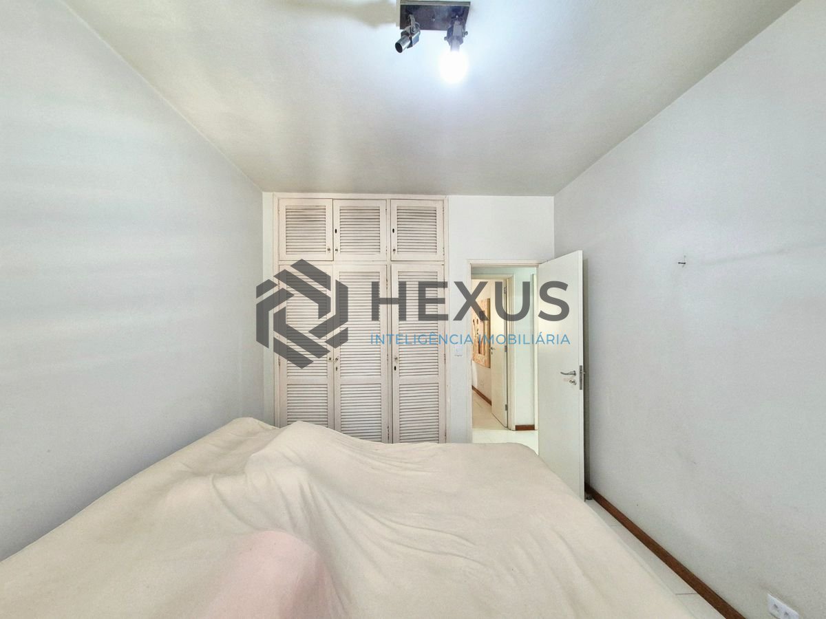 Foto 13 de Apartamento com varanda vista mar a 1 quadra da praia nas Pitangueiras, Guarujá