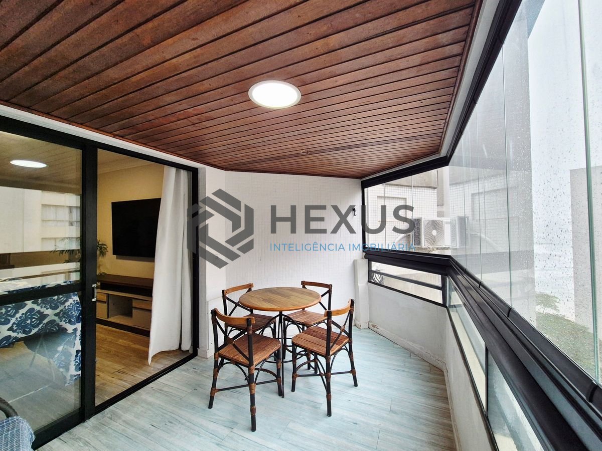 Foto 3 de Apartamento com varanda vista mar e lazer nas Pitangueiras, Guarujá