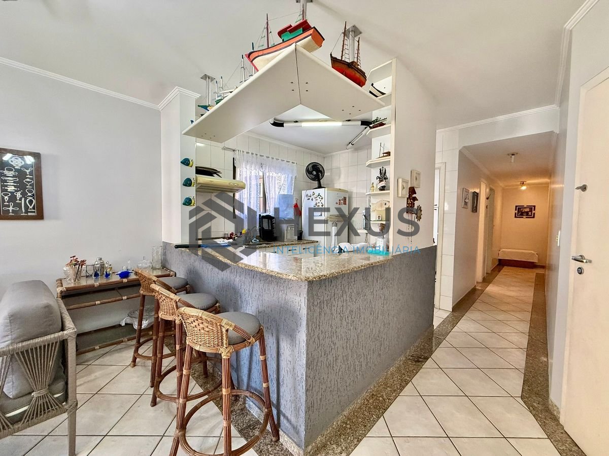 Foto 13 de Apartamento com varanda e lazer a 350m da praia na Enseada, Guarujá