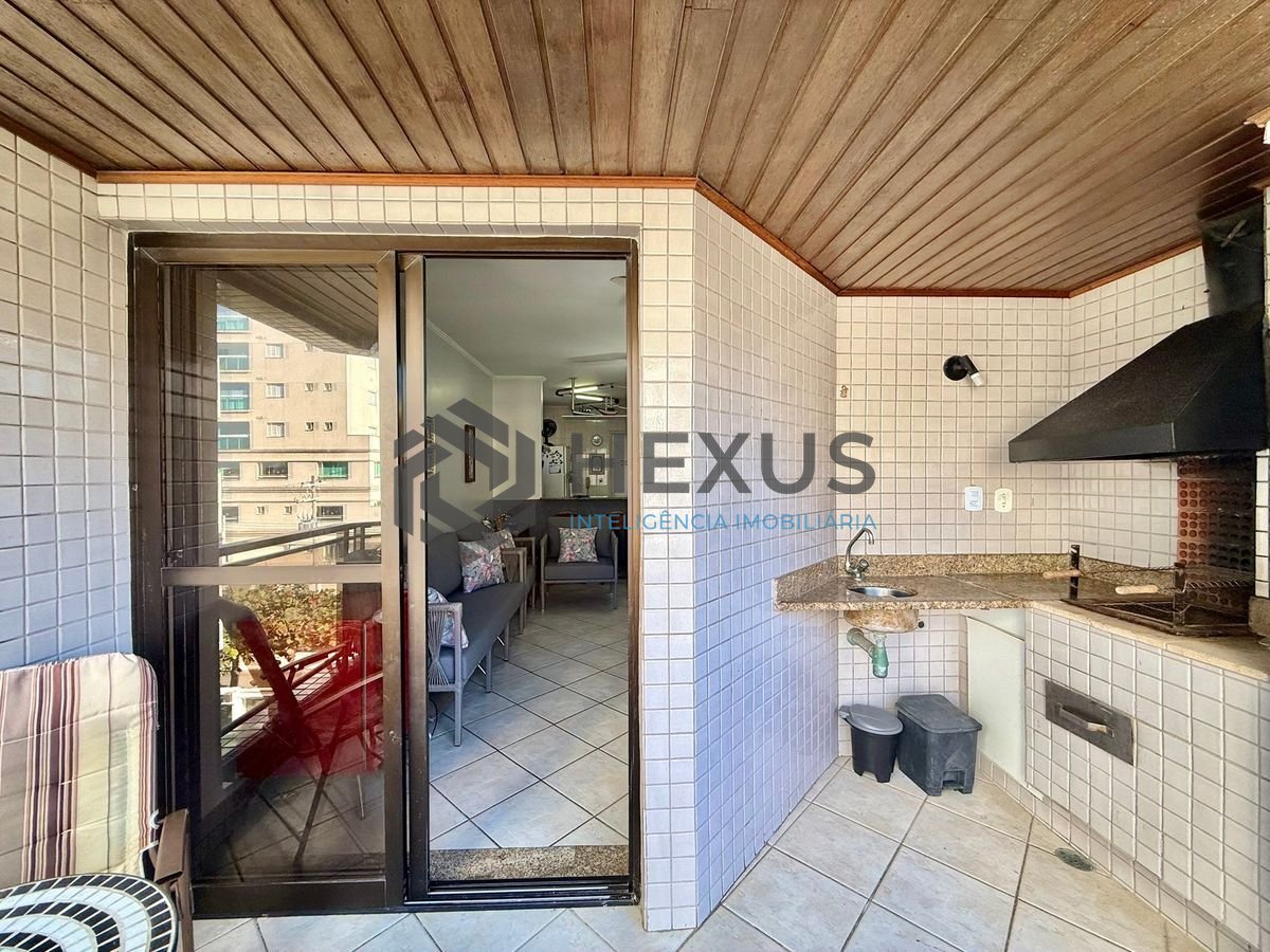 Foto 6 de Apartamento com varanda e lazer a 350m da praia na Enseada, Guarujá