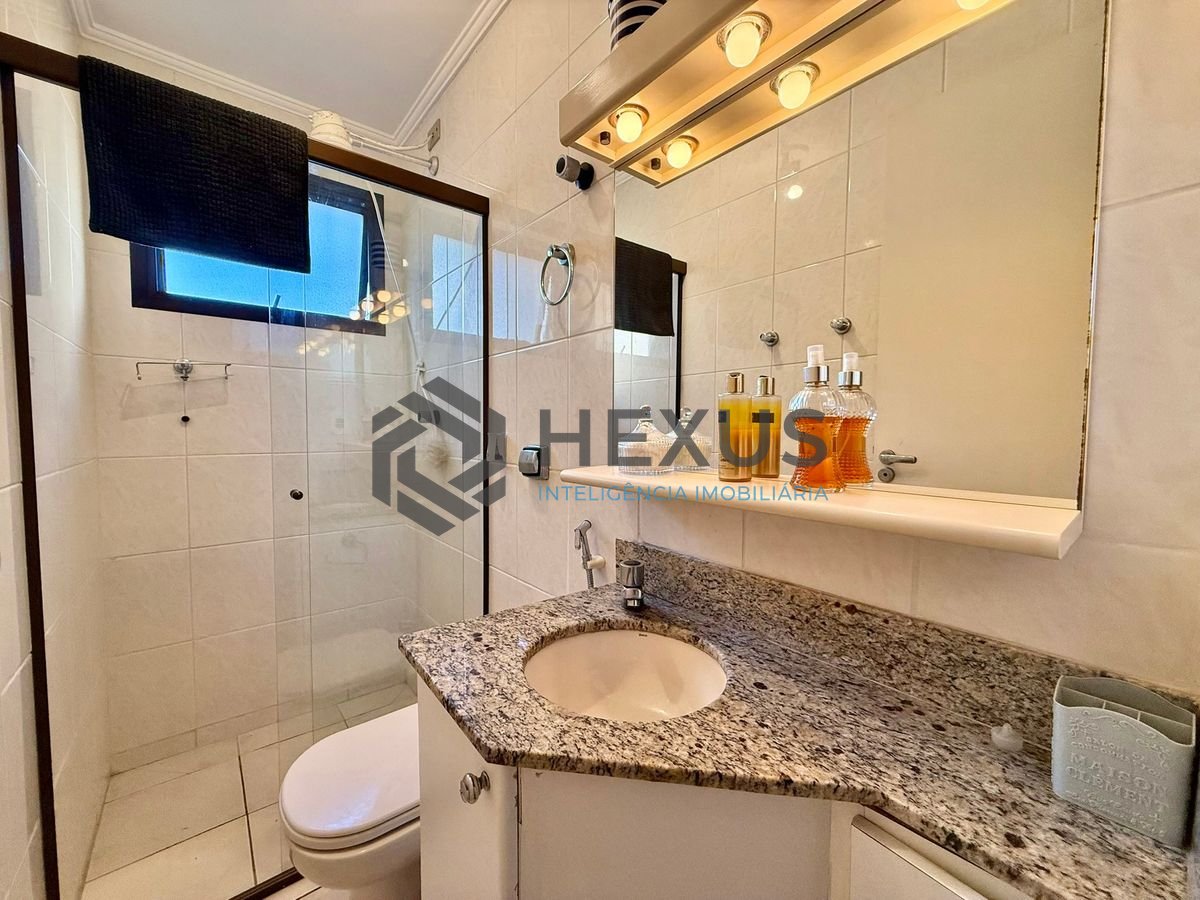 Foto 16 de Apartamento com varanda e lazer a 350m da praia na Enseada, Guarujá