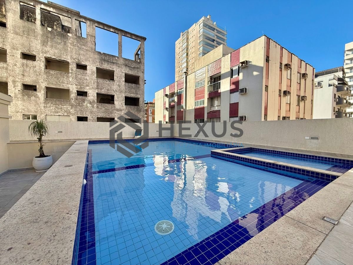 Foto 35 de Apartamento reformado com varanda gourmet vista mar e lazer a 350m da praia na região da Brunela na Enseada, Guarujá