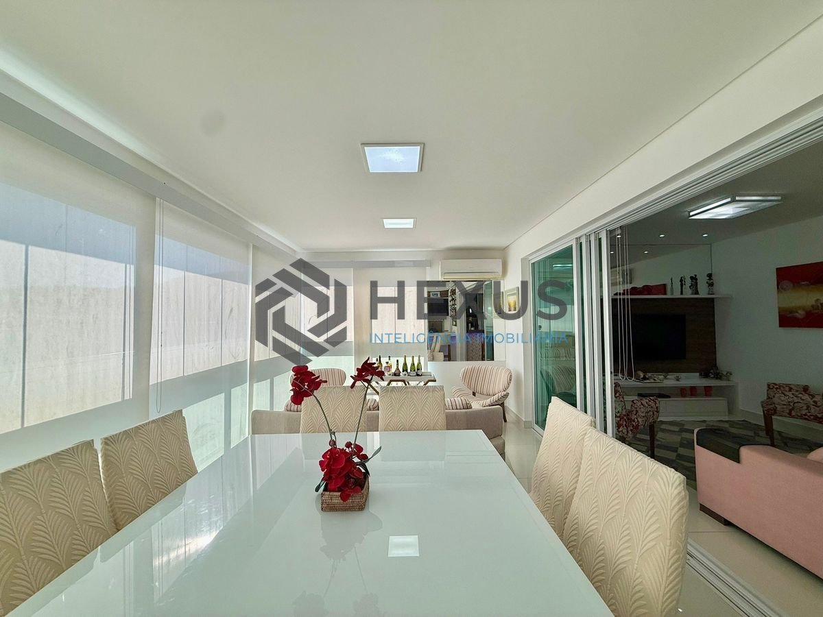 Foto 6 de Apartamento reformado com varanda gourmet vista mar e lazer a 350m da praia na região da Brunela na Enseada, Guarujá