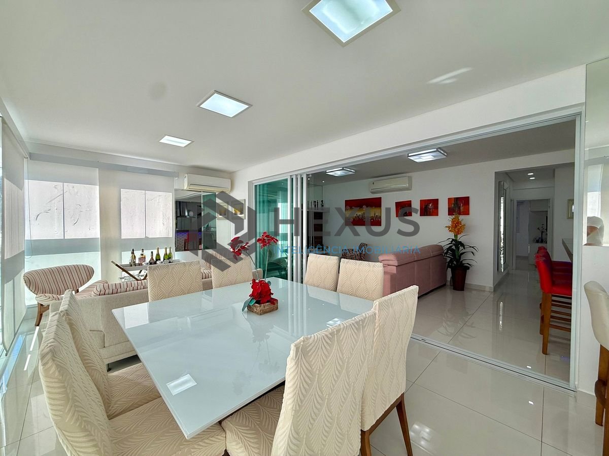 Foto 5 de Apartamento reformado com varanda gourmet vista mar e lazer a 350m da praia na região da Brunela na Enseada, Guarujá