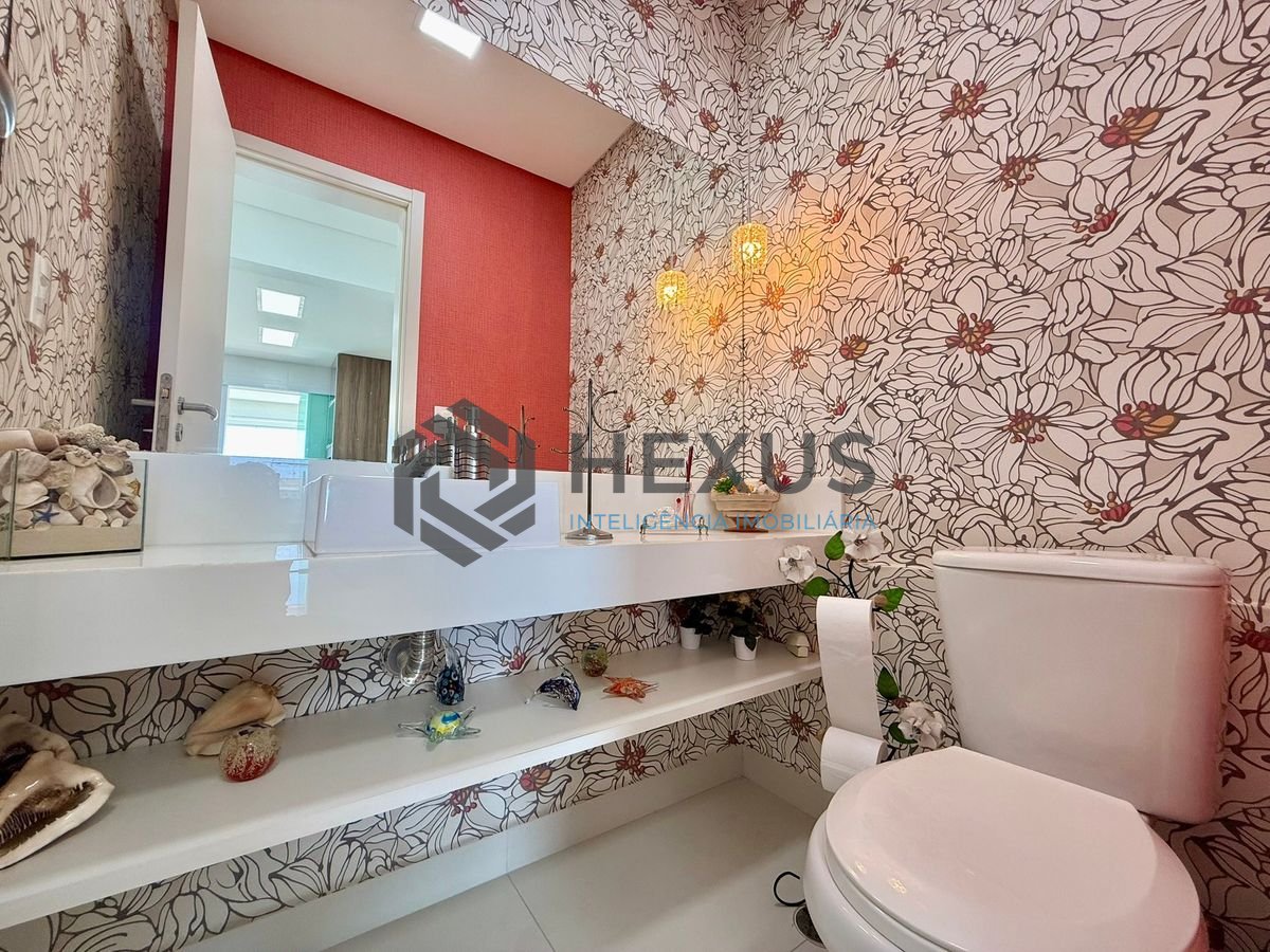Foto 22 de Apartamento reformado com varanda gourmet vista mar e lazer a 350m da praia na região da Brunela na Enseada, Guarujá