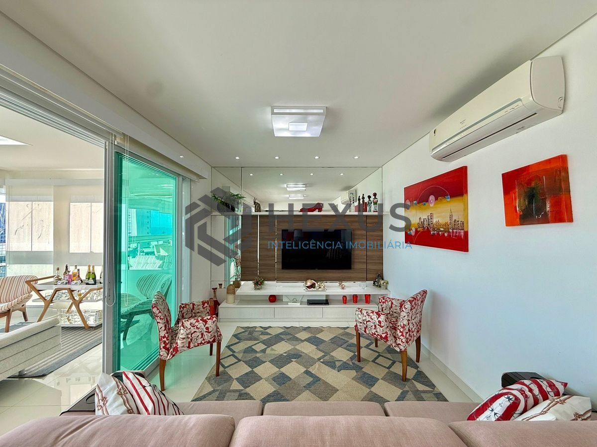 Foto 13 de Apartamento reformado com varanda gourmet vista mar e lazer a 350m da praia na região da Brunela na Enseada, Guarujá