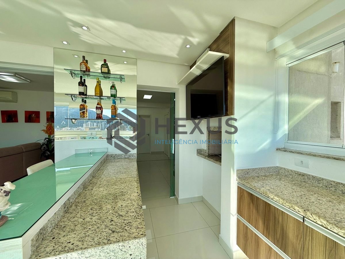 Foto 20 de Apartamento reformado com varanda gourmet vista mar e lazer a 350m da praia na região da Brunela na Enseada, Guarujá