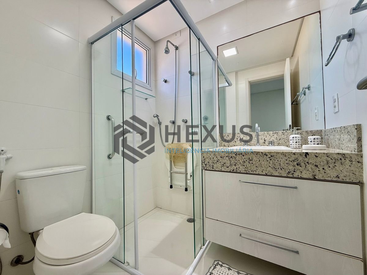 Foto 30 de Apartamento reformado com varanda gourmet vista mar e lazer a 350m da praia na região da Brunela na Enseada, Guarujá