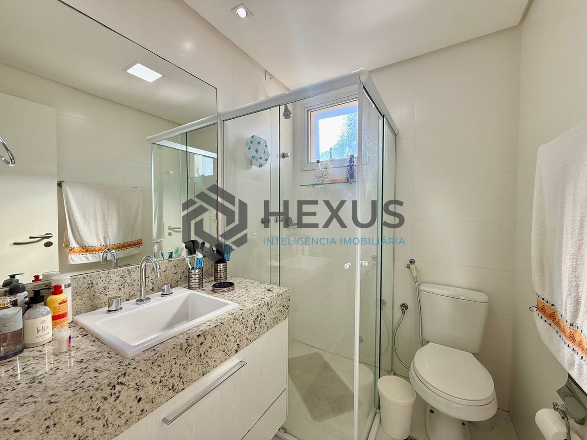 Foto 26 de Apartamento reformado com varanda gourmet vista mar e lazer a 350m da praia na região da Brunela na Enseada, Guarujá