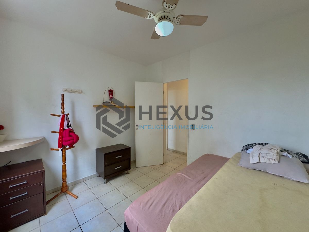 Foto 16 de Apartamento reformado com varanda a 400m da praia na Enseada, Guarujá