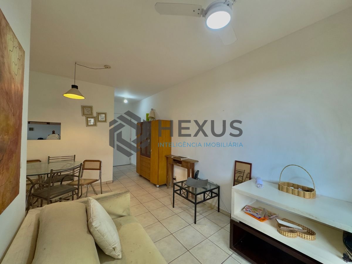 Foto 6 de Apartamento reformado com varanda a 400m da praia na Enseada, Guarujá