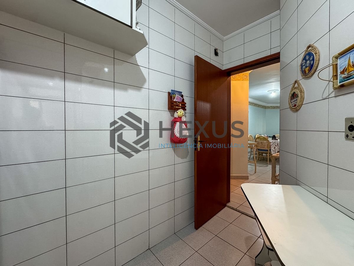 Foto 21 de Apartamento com varanda e lazer na Praia das Astúrias, Guarujá