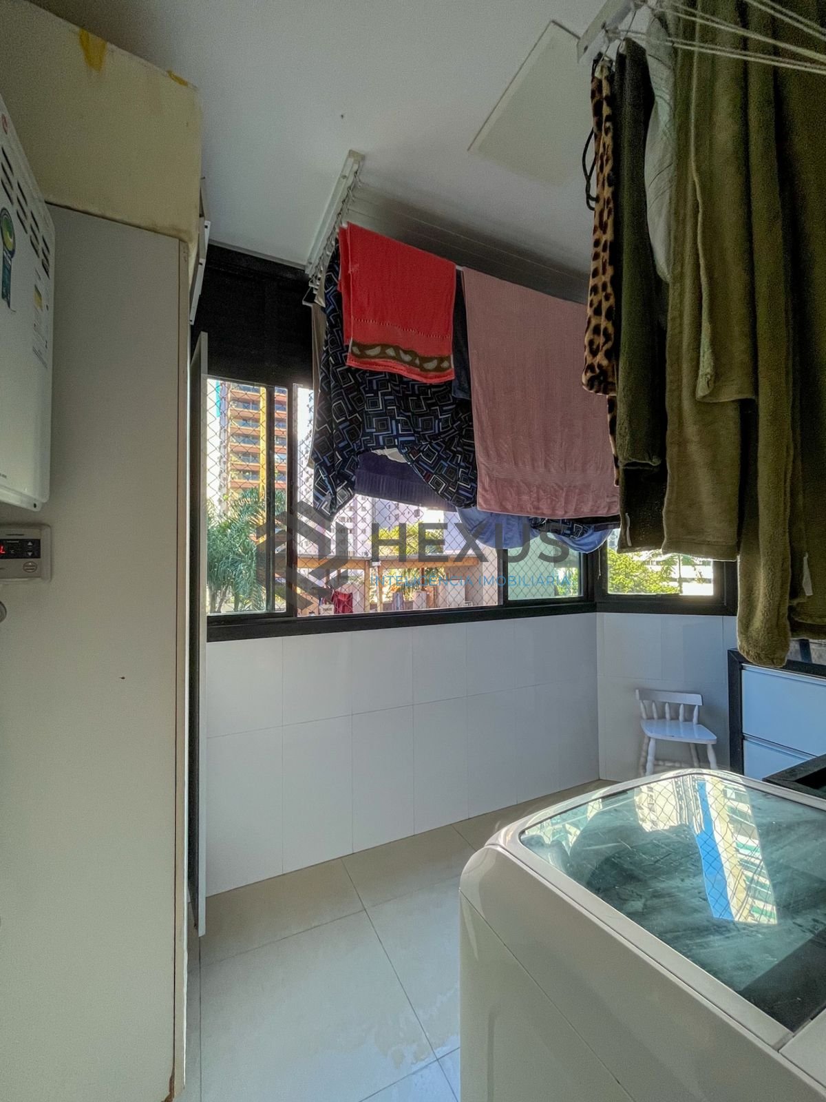 Foto 48 de Apartamento reformado com varanda e lazer a 2 quadras da praia nas Pitangueiras, Guarujá