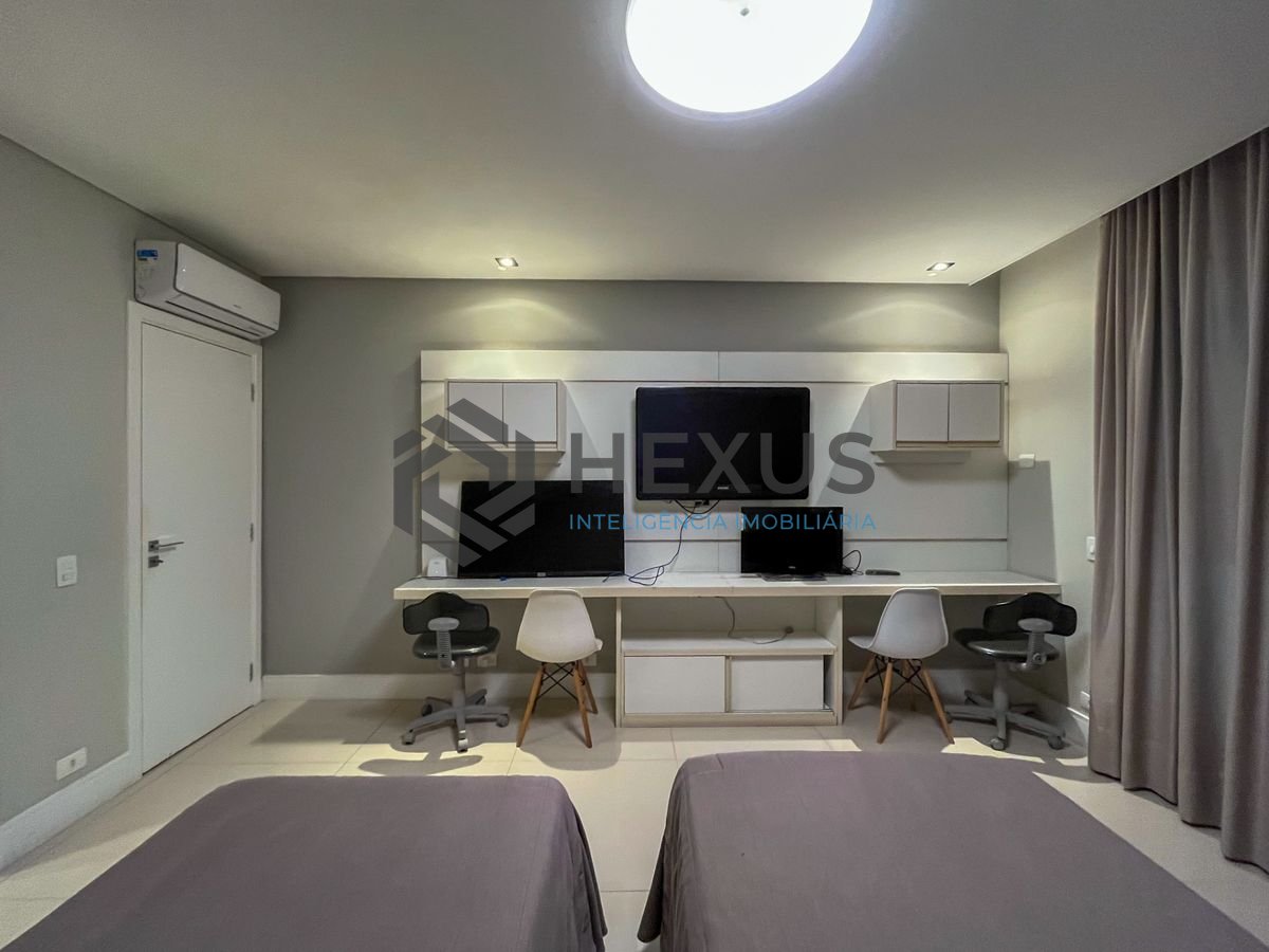 Foto 23 de Apartamento reformado com varanda e lazer a 2 quadras da praia nas Pitangueiras, Guarujá