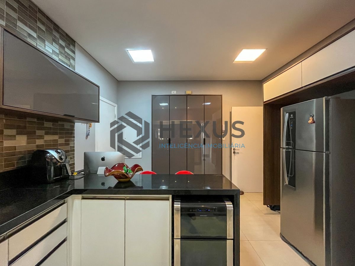 Foto 45 de Apartamento reformado com varanda e lazer a 2 quadras da praia nas Pitangueiras, Guarujá