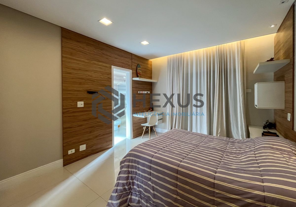 Foto 25 de Apartamento reformado com varanda e lazer a 2 quadras da praia nas Pitangueiras, Guarujá