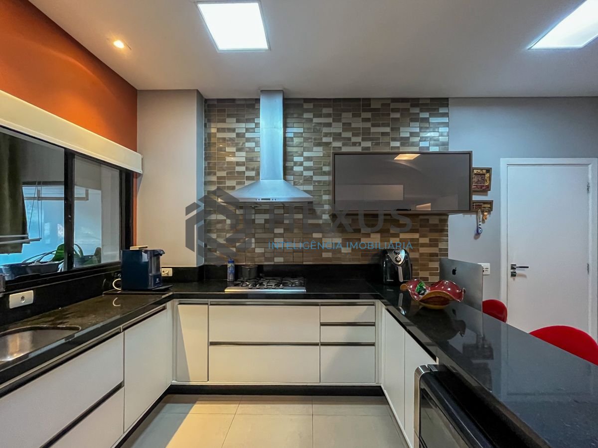 Foto 44 de Apartamento reformado com varanda e lazer a 2 quadras da praia nas Pitangueiras, Guarujá