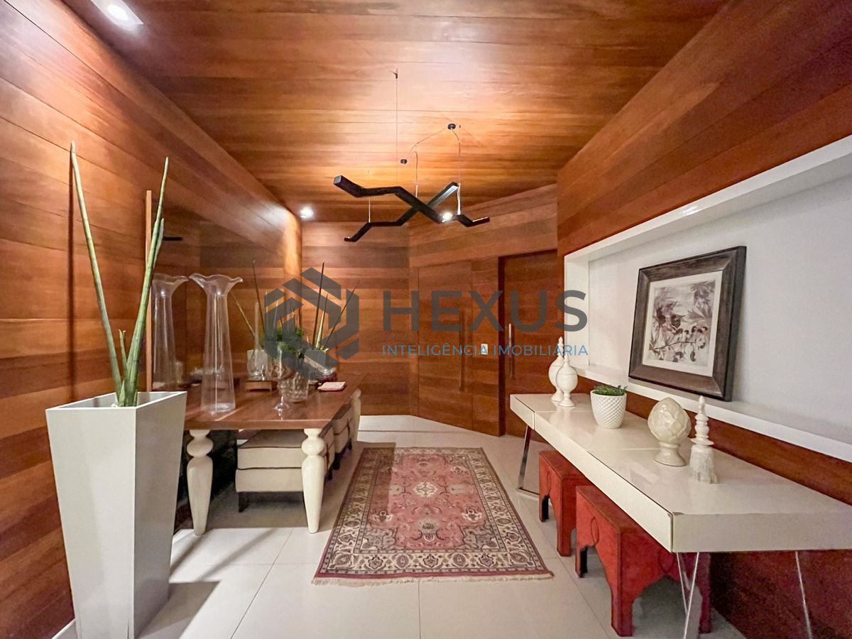 Foto 4 de Apartamento reformado com varanda e lazer a 2 quadras da praia nas Pitangueiras, Guarujá
