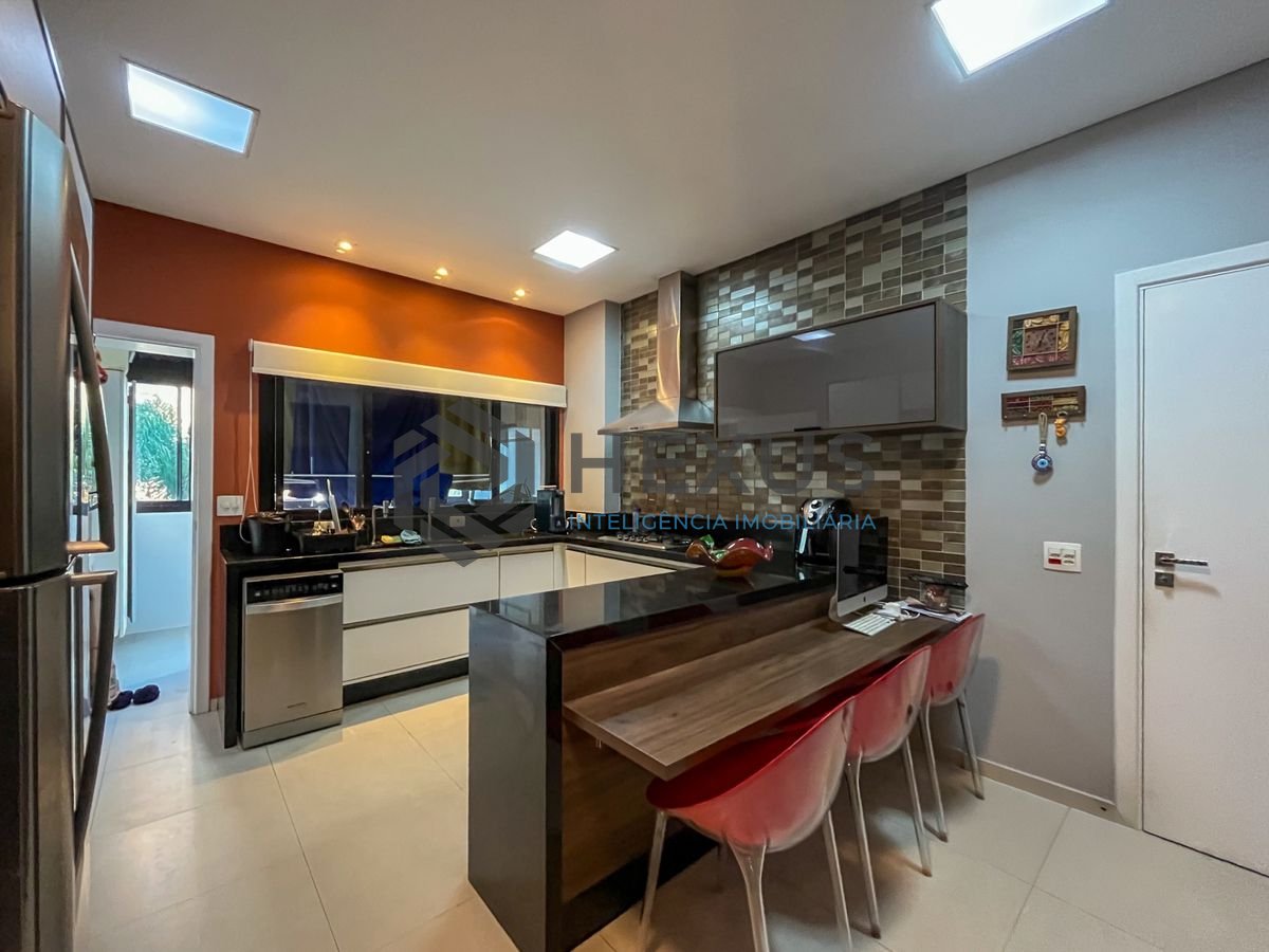 Foto 42 de Apartamento reformado com varanda e lazer a 2 quadras da praia nas Pitangueiras, Guarujá