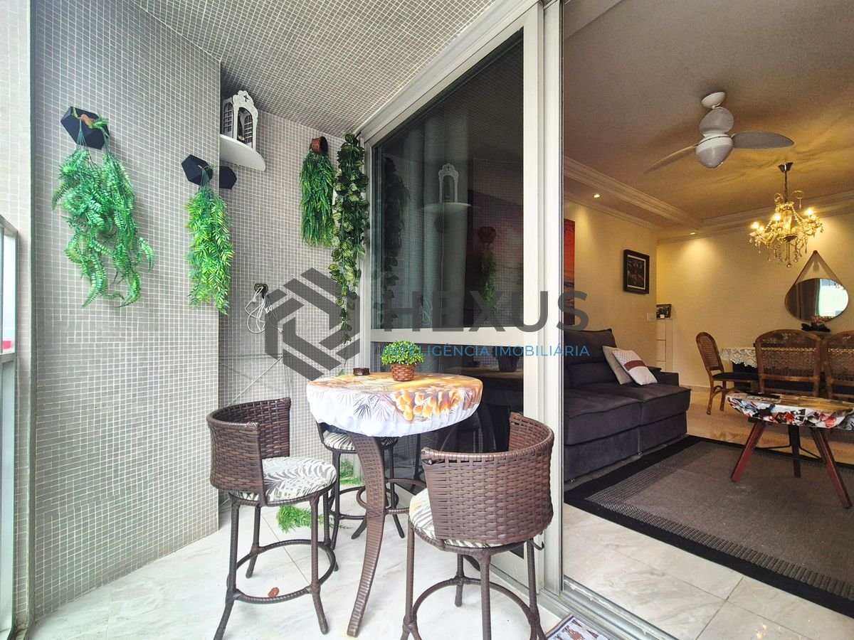Foto 9 de Apartamento com varanda a 100m da praia na região do Shopping La Plage nas Pitangueiras, Guarujá
