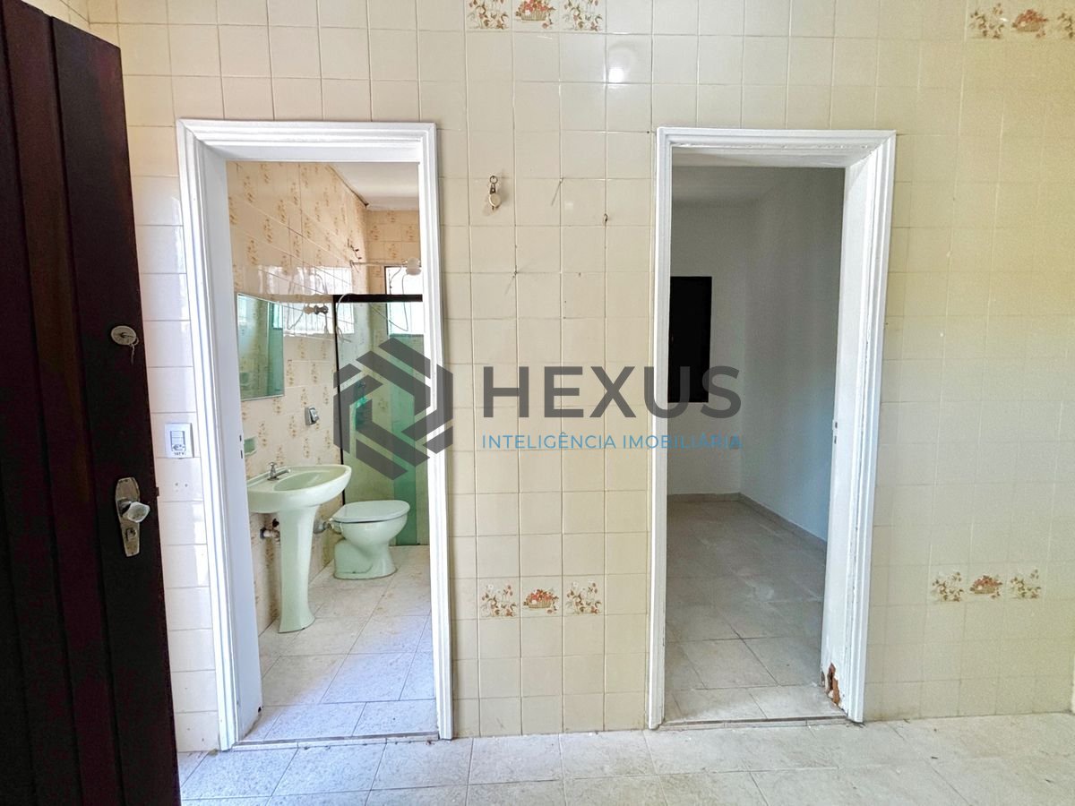 Foto 10 de Casa reformada com piscina e área gourmet no Jardim Acapulco, Guarujá