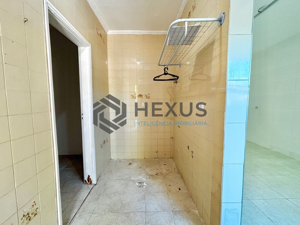 Foto 9 de Casa reformada com piscina e área gourmet no Jardim Acapulco, Guarujá
