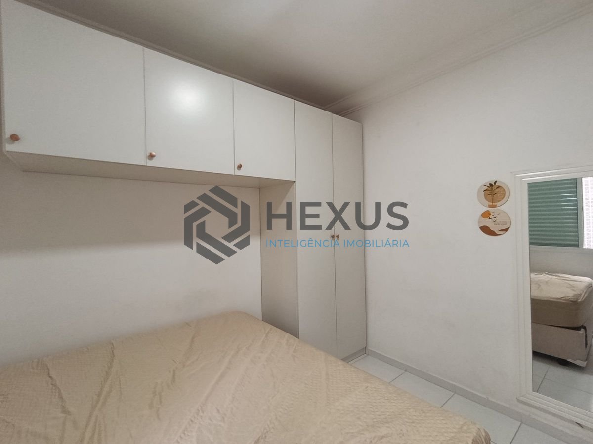 Foto 13 de Apartamento reformado com varanda e lazer a 400m da praia na Enseada, Guarujá