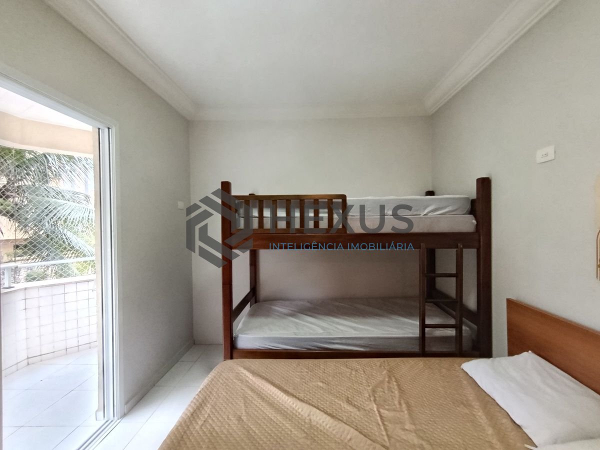 Foto 15 de Apartamento reformado com varanda e lazer a 400m da praia na Enseada, Guarujá