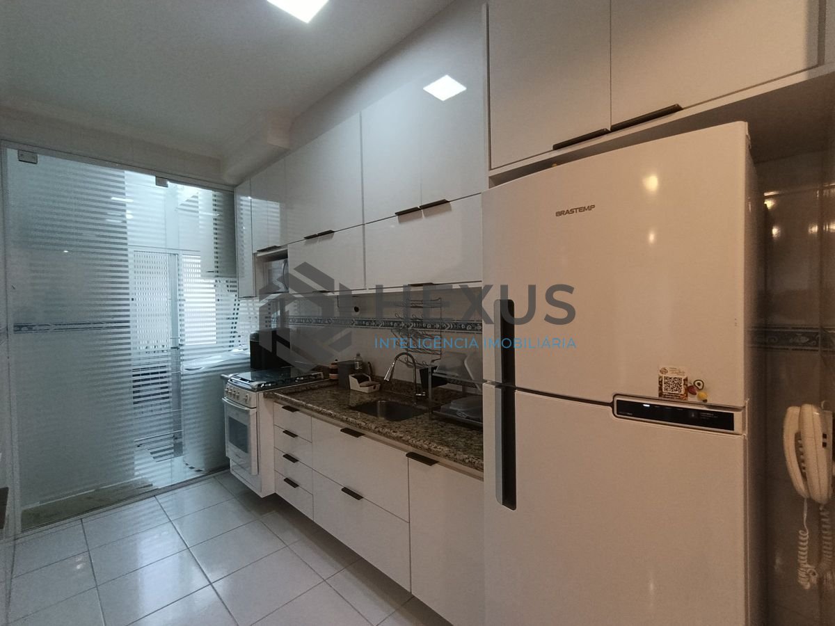Foto 19 de Apartamento reformado com varanda e lazer a 400m da praia na Enseada, Guarujá
