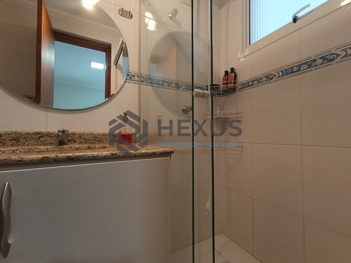 Foto 17 de Apartamento reformado com varanda e lazer a 400m da praia na Enseada, Guarujá