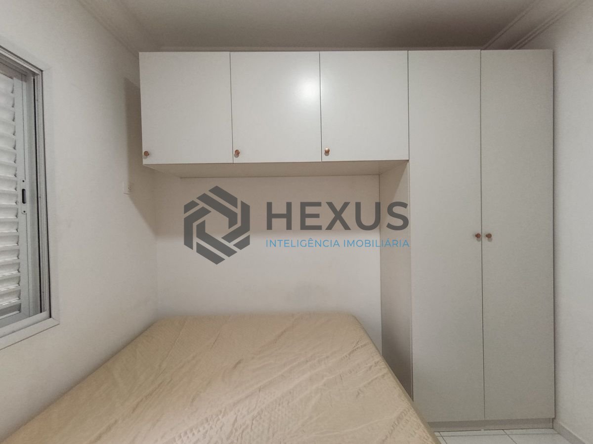 Foto 12 de Apartamento reformado com varanda e lazer a 400m da praia na Enseada, Guarujá