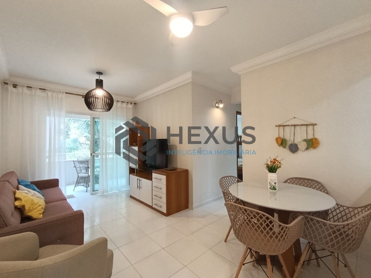 Foto 2 de Apartamento reformado com varanda e lazer a 400m da praia na Enseada, Guarujá