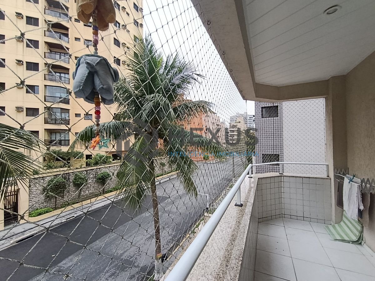 Foto 9 de Apartamento reformado com varanda e lazer a 400m da praia na Enseada, Guarujá
