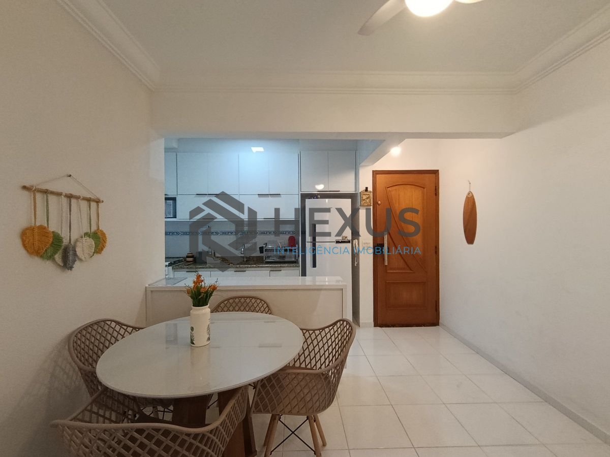 Foto 8 de Apartamento reformado com varanda e lazer a 400m da praia na Enseada, Guarujá