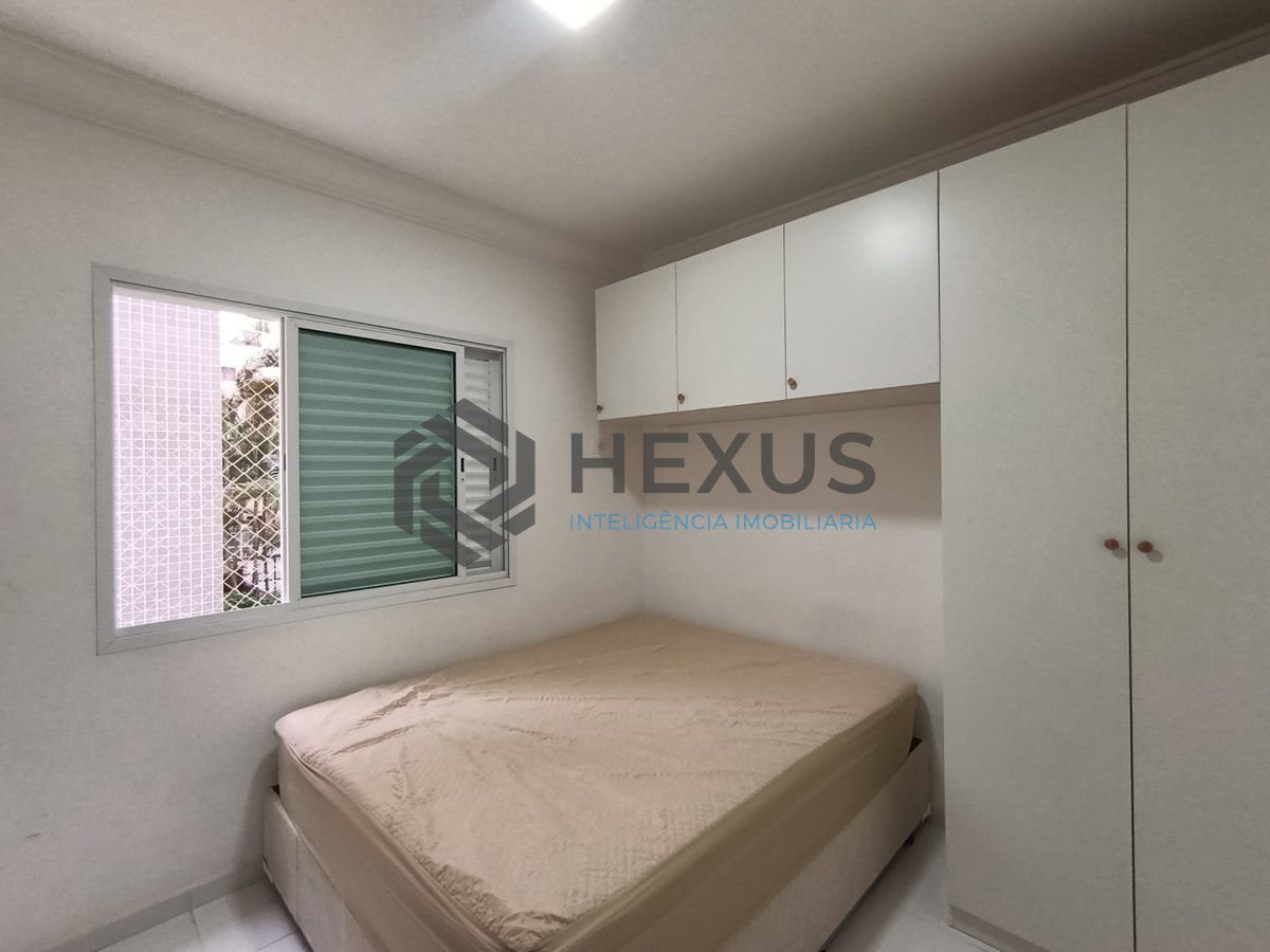 Foto 11 de Apartamento reformado com varanda e lazer a 400m da praia na Enseada, Guarujá