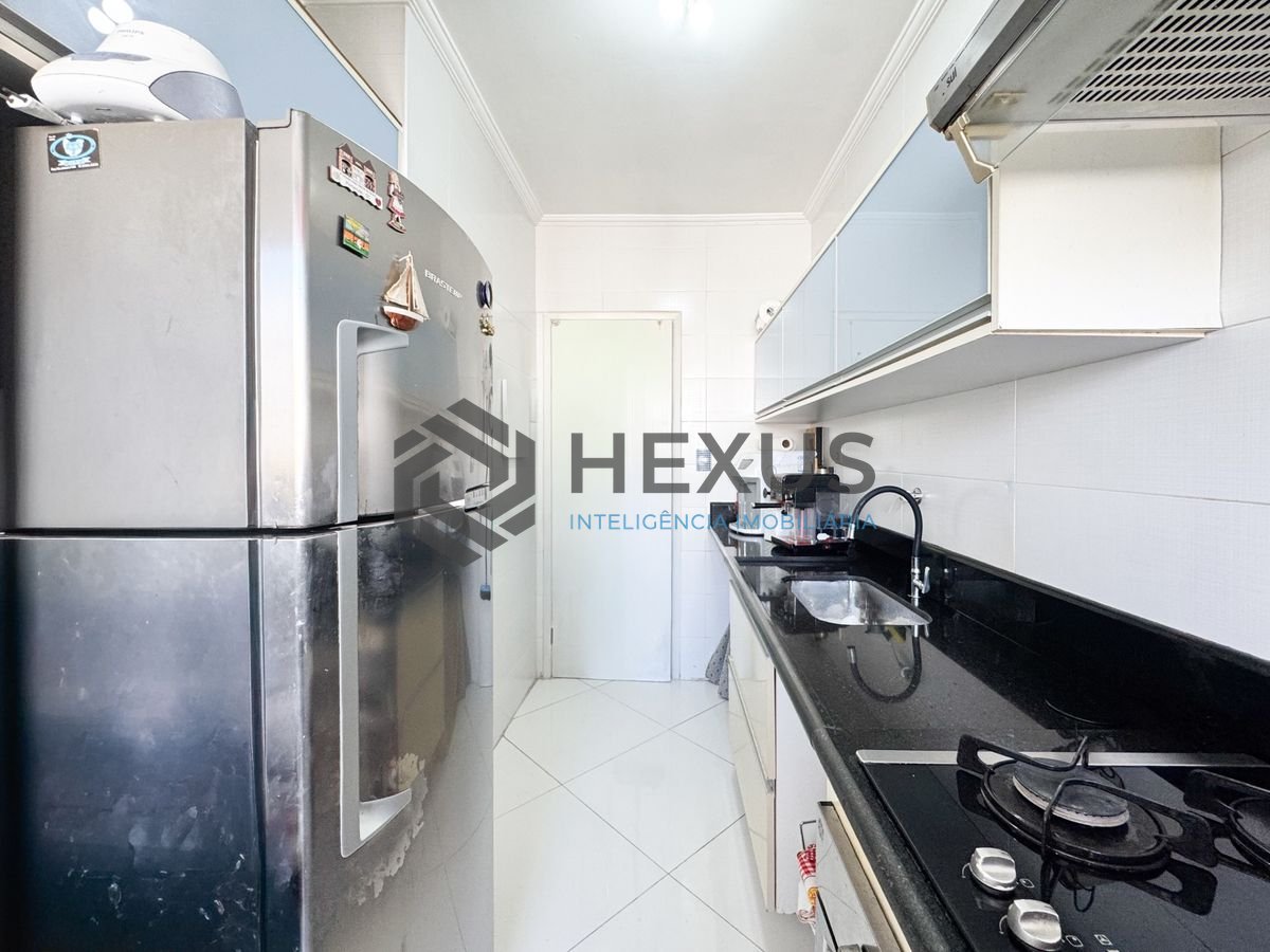Foto 16 de Apartamento com varanda a 2 quadras da praia nas Pitangueiras, Guarujá
