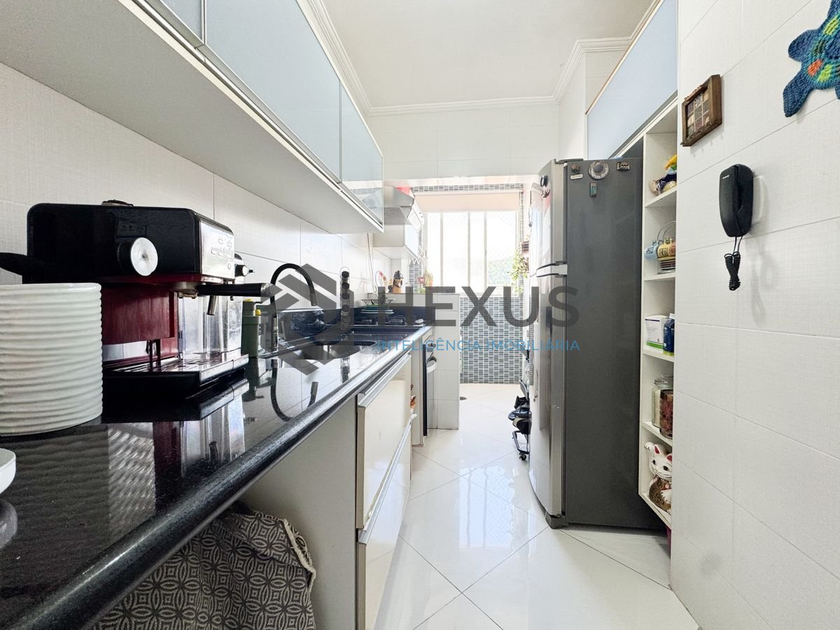 Foto 14 de Apartamento com varanda a 2 quadras da praia nas Pitangueiras, Guarujá