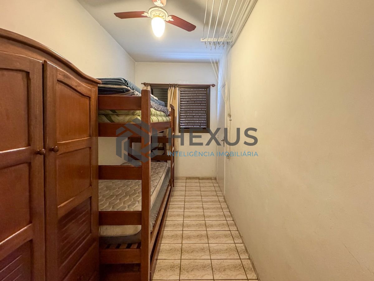 Foto 18 de Apartamento com varanda a 300m da praia no Tombo, Guarujá