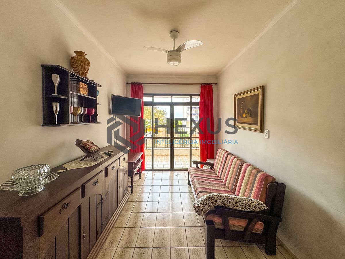 Foto 3 de Apartamento com varanda a 300m da praia no Tombo, Guarujá