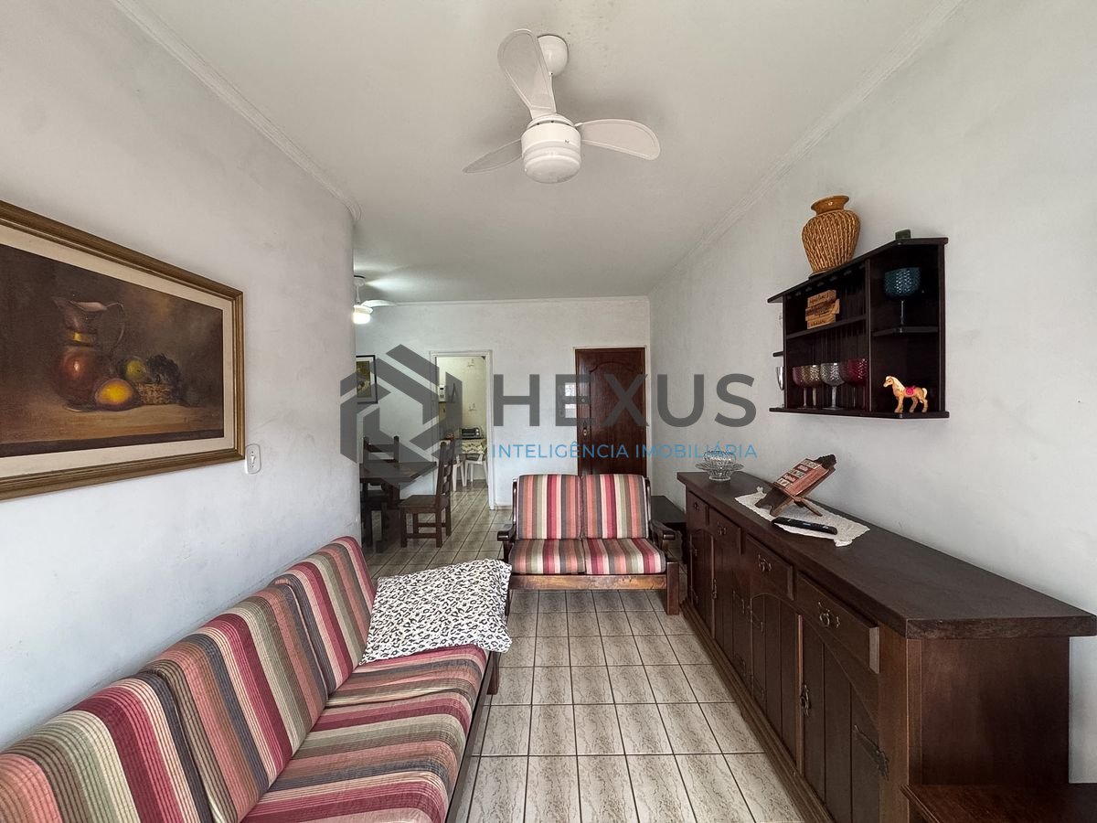 Foto 2 de Apartamento com varanda a 300m da praia no Tombo, Guarujá