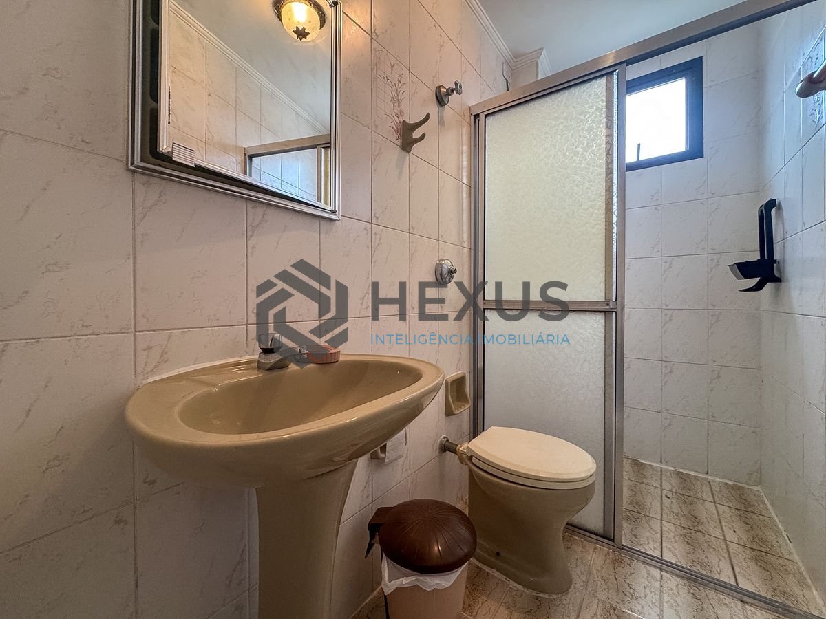 Foto 8 de Apartamento com varanda a 300m da praia no Tombo, Guarujá