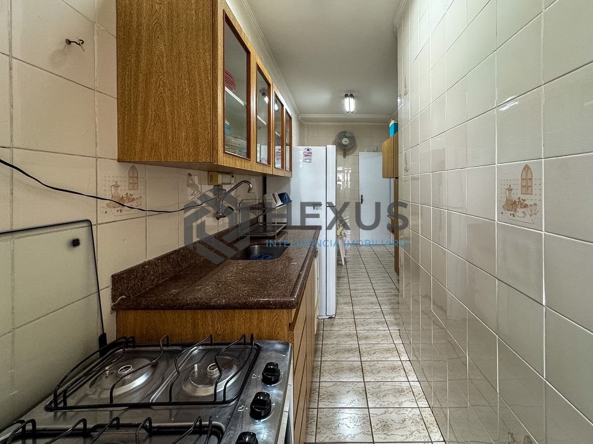 Foto 21 de Apartamento com varanda a 300m da praia no Tombo, Guarujá