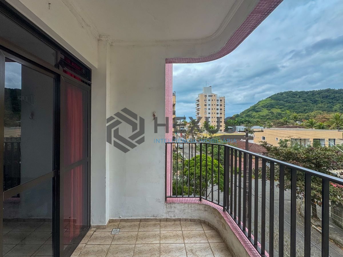 Foto 4 de Apartamento com varanda a 300m da praia no Tombo, Guarujá