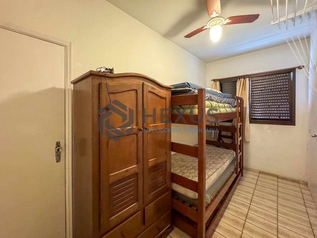 Foto 17 de Apartamento com varanda a 300m da praia no Tombo, Guarujá