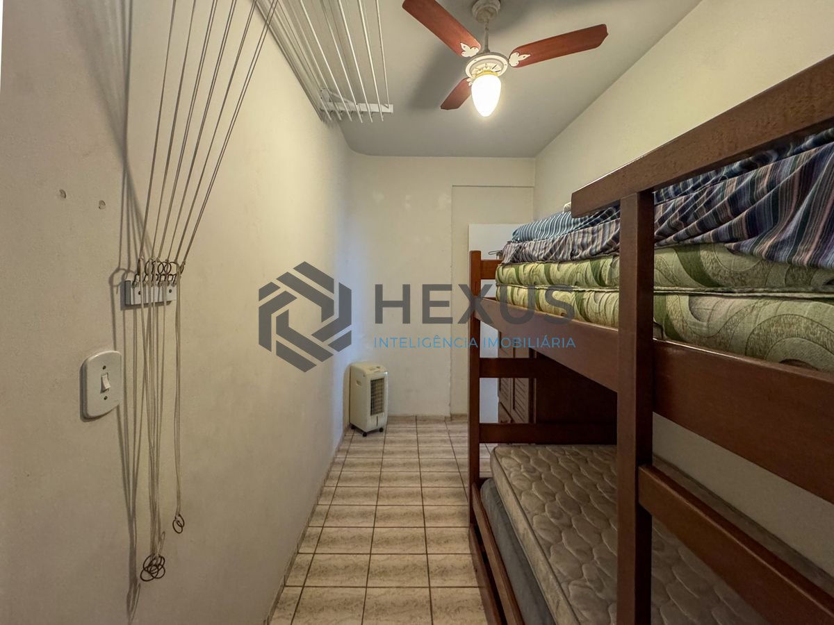 Foto 16 de Apartamento com varanda a 300m da praia no Tombo, Guarujá